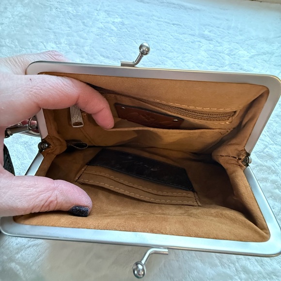 Patricia Nash Kisslock Wristlet, NWOT, Turquoise and Brown Embossed - Picture 8 of 14